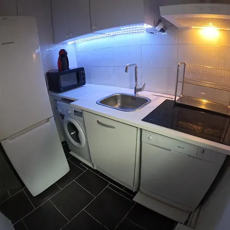 3 Lits Pour 4 Personnes Metro 5 *