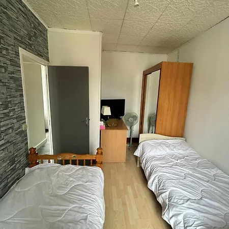 3 Lits Pour 4 Personnes Metro 5 Homestay